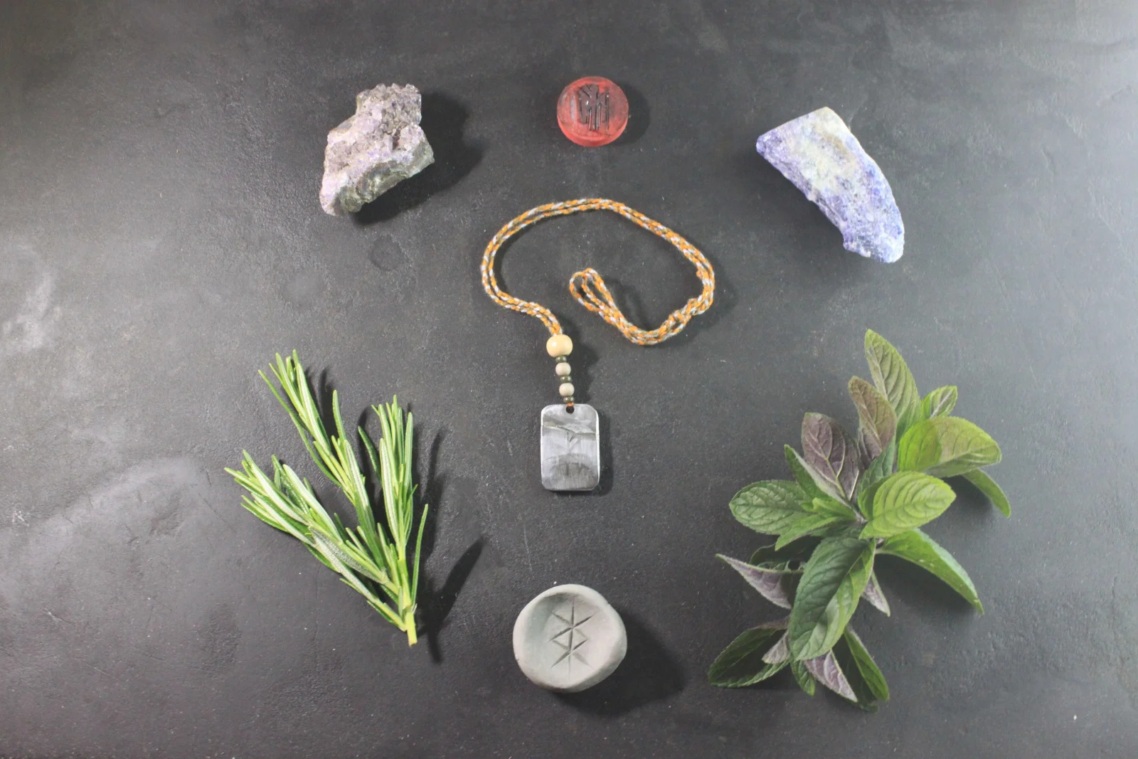 Comment choisir votre Talisman — illustration Scarlet Wolf