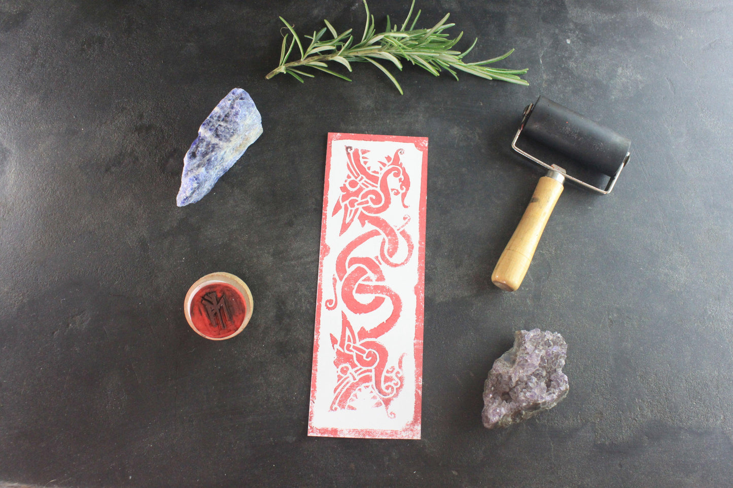 Marque-page Fenrir V1 en linogravure – Symbole viking & bindrune de protection - ScarletWolf